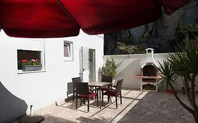 Apartments And Rooms Robi