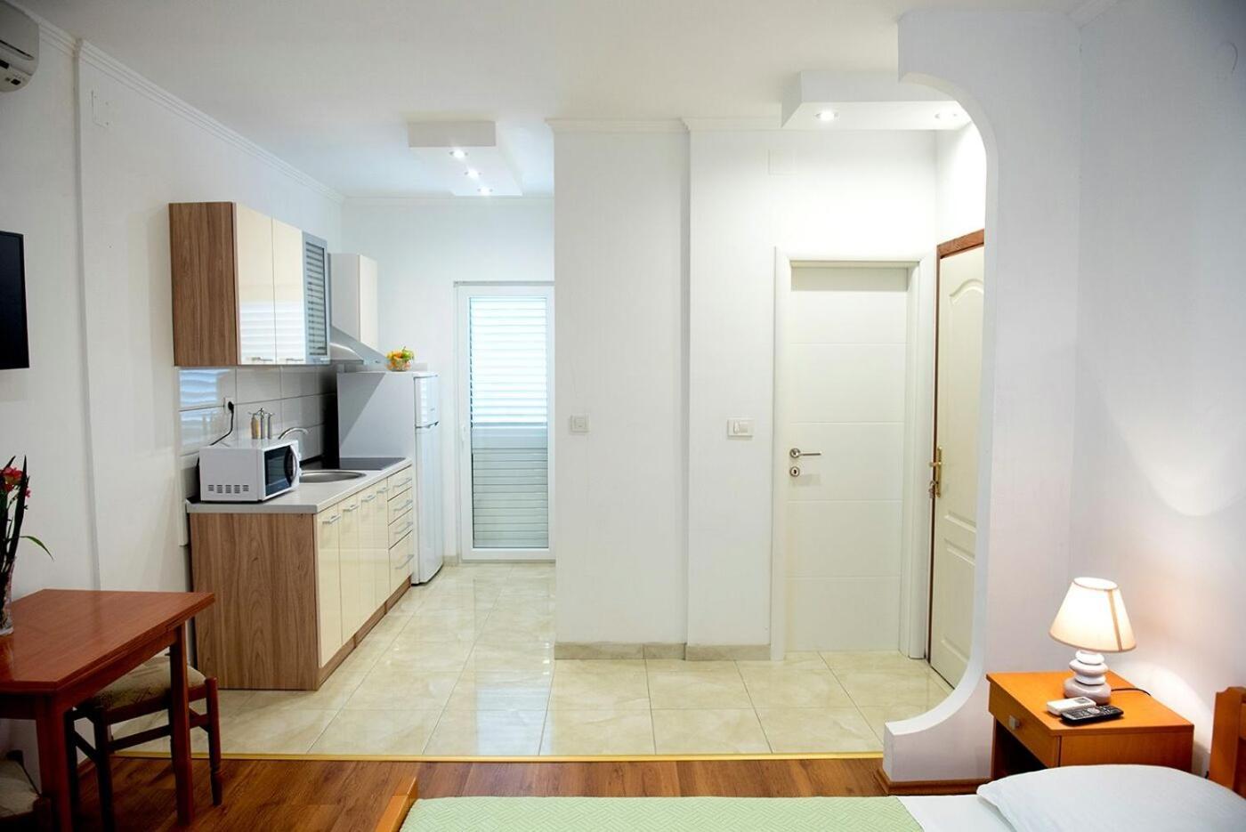 Apartments And Rooms Robi Podstrana Zewnętrze zdjęcie