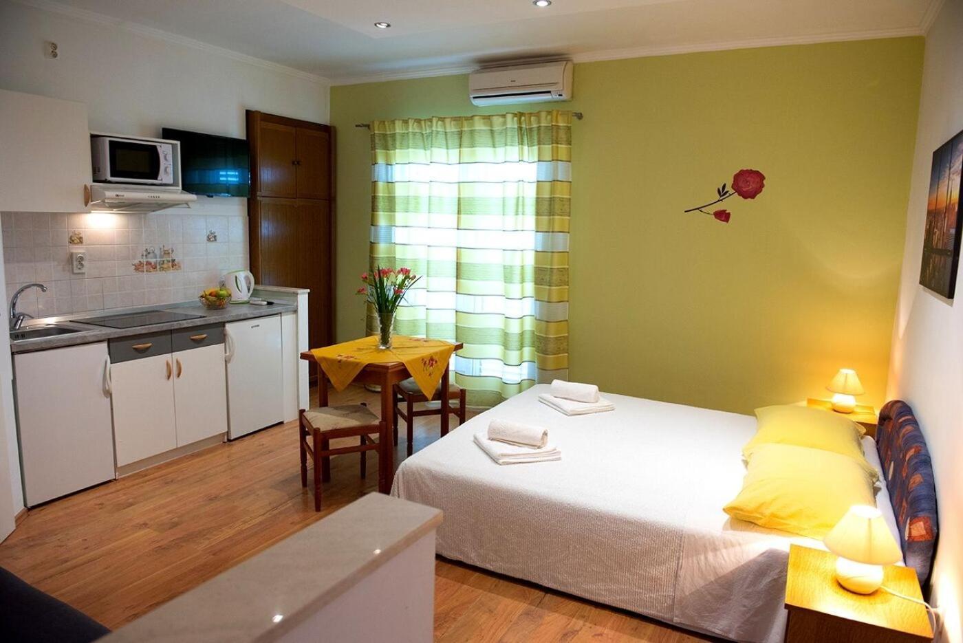 Apartments And Rooms Robi Podstrana Zewnętrze zdjęcie