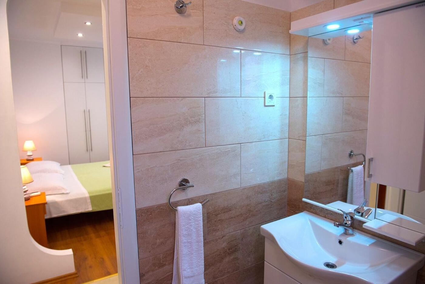 Apartments And Rooms Robi Podstrana Zewnętrze zdjęcie