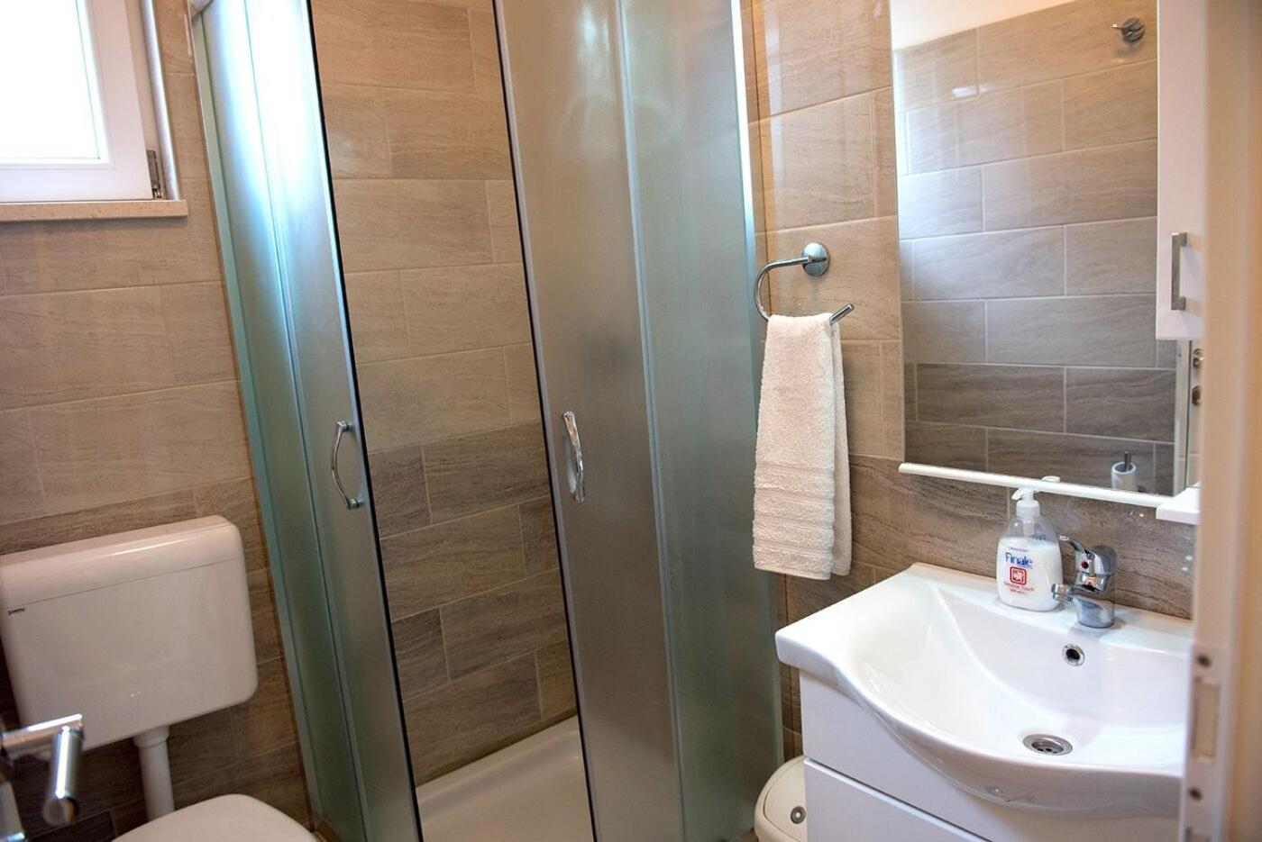Apartments And Rooms Robi Podstrana Zewnętrze zdjęcie
